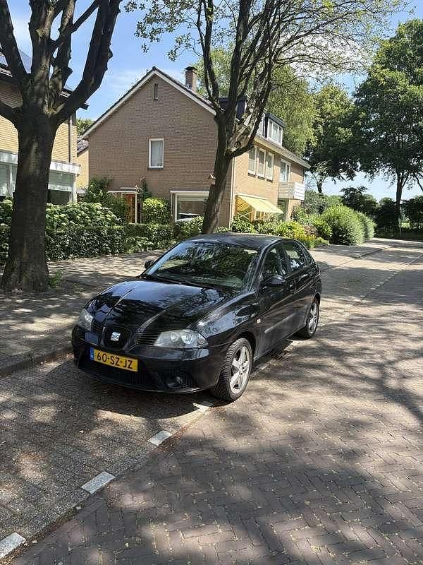 Zwart Gebruikt 2006 Seat Ibiza Hatchback | € 1.250 (Eerlijke prijs) - Afbeelding 1/4