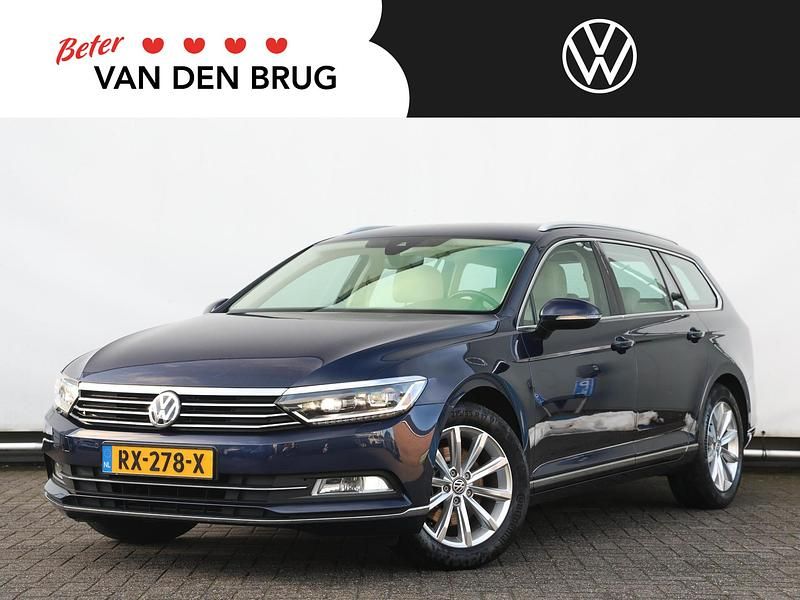Blauw Occasion 2018 VW Passat Highline Stationwagen | € 17.195 (Goede deal) - Afbeelding 1/4