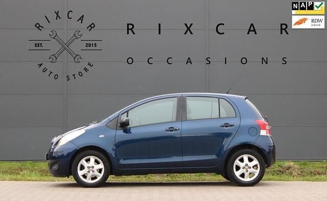 Blauw (metallic) Gebruikt 2010 Toyota Yaris Hatchback | € 5.940 (Iets duurder) - Afbeelding 1/4