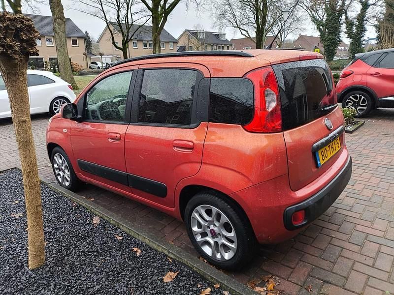 Occasion Fiat Panda Lounge 86 PK (63 kW) 2012 Rood Hatchback