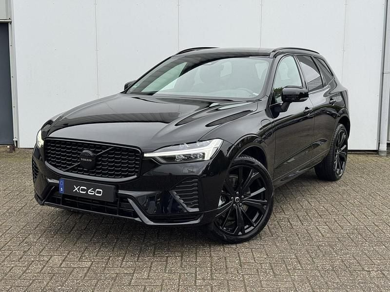 Zwart Occasion 2025 Volvo XC60 Plus SUV | € 57.450 (Eerlijke prijs) - Afbeelding 1/4