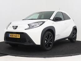 Wit Gebruikt 2025 Toyota Aygo Play Hatchback | € 21.250 (Iets duurder) - Afbeelding 1/4