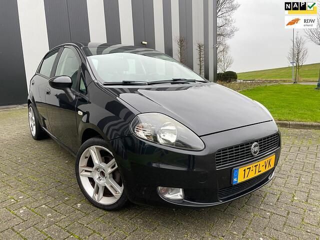 Zwart Occasion 2006 Fiat Grande Punto Hatchback | € 1.650 (Iets duurder) - Afbeelding 1/4