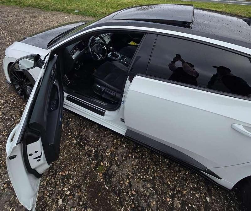 Wit Gebruikt 2018 VW Arteon Business Sedan | € 26.500 (Goede deal) - Afbeelding 1/4