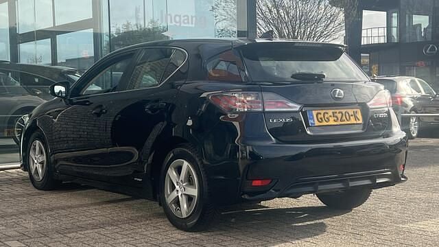 Zwart Gebruikt 2015 Lexus CT200h Hatchback | € 14.450 (Eerlijke prijs) - Afbeelding 1/2