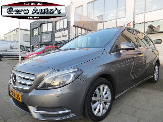 Grijs Gebruikt 2013 Mercedes B180 Ambition MPV | € 8.750 (Eerlijke prijs) - Afbeelding 1/4