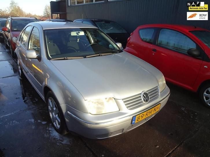 Grijs Occasion 2005 VW Bora Sedan | € 1.750 (Eerlijke prijs) - Afbeelding 1/4