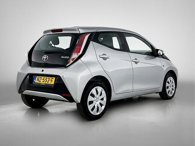 Occasion Toyota Aygo X-play 69 PK (50 kW) 2015 Grijs (metallic) Hatchback