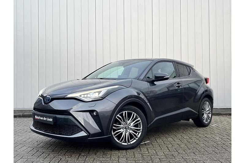 Grijs Gebruikt 2023 Toyota C-HR Executive SUV | € 26.499 (Eerlijke prijs) - Afbeelding 1/1