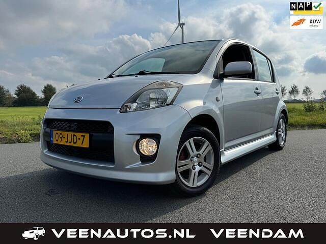 Grijs Gebruikt 2009 Daihatsu Sirion Hatchback | € 3.750 (Iets duurder) - Afbeelding 1/4