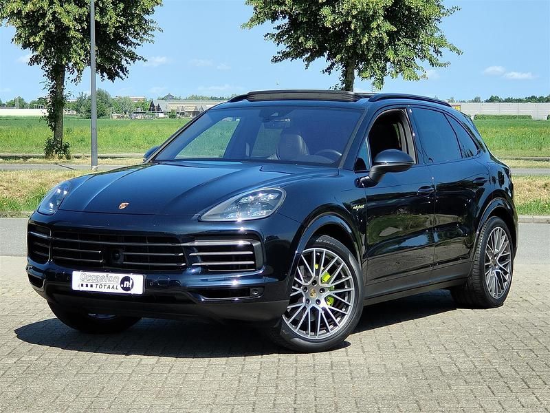 Blauw Occasion 2022 Porsche Cayenne Platinum Edition SUV | € 89.950 (Duur) - Afbeelding 1/4