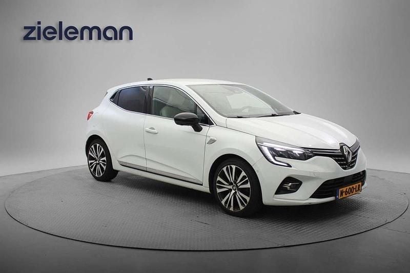 Wit, metallic lak Gebruikt 2021 Renault Clio V Initiale Paris Hatchback | € 14.845 (Goede deal) - Afbeelding 1/4