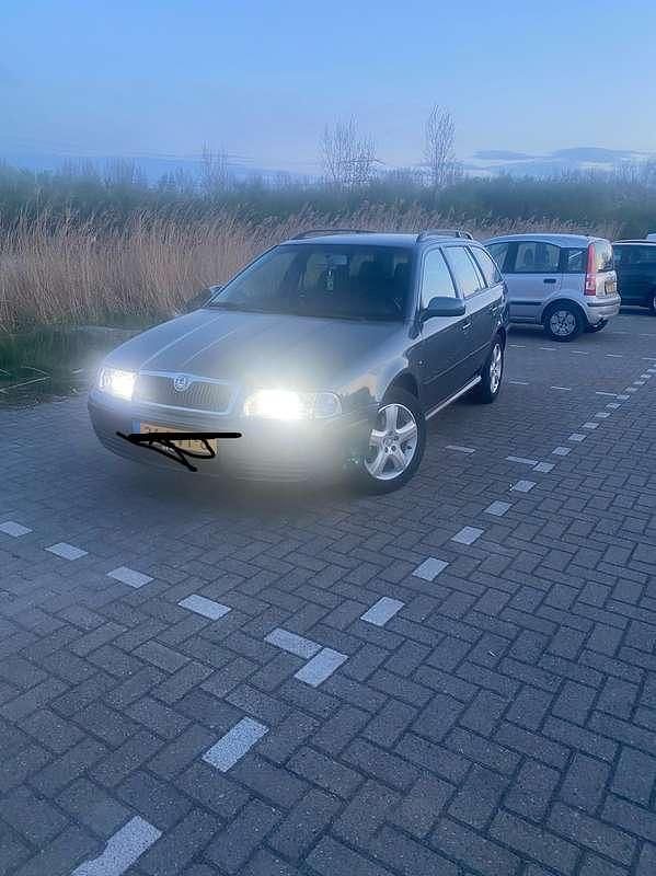 Occasion 2004 Skoda Octavia Ambiente Stationwagen | € 1.700 (Eerlijke prijs) - Afbeelding 1/4