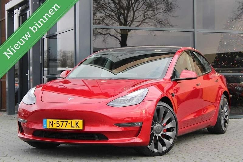 Rood Gebruikt 2021 Tesla Model 3 Performance Sedan | € 29.950 (Eerlijke prijs) - Afbeelding 1/4