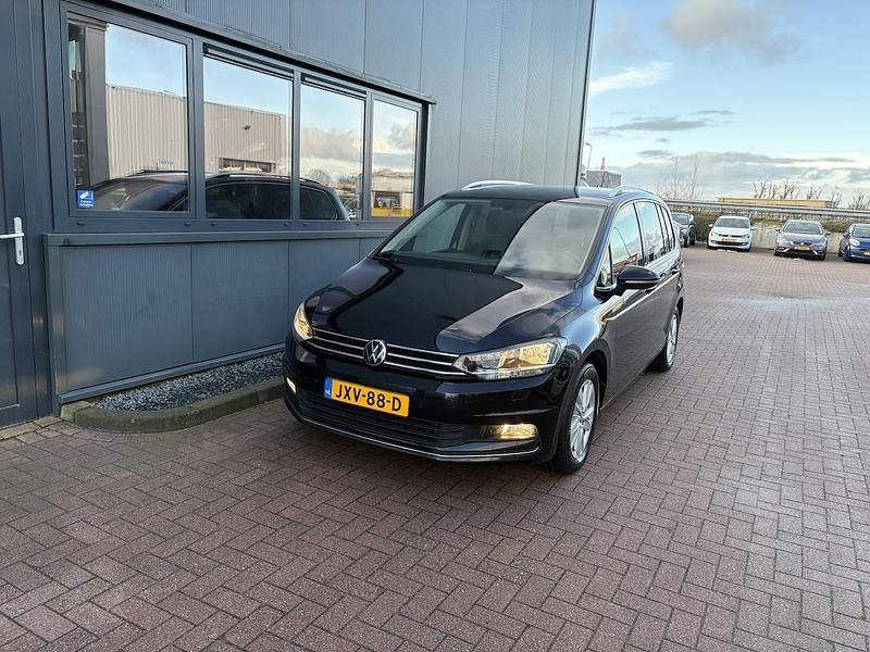 Occasion VW Touran Highline 150 PK (110 kW) 2022 Zwart (metallic) MPV
