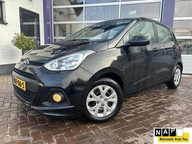 Zwart Gebruikt 2015 Hyundai i10 Comfort Hatchback | € 6.440 (Eerlijke prijs) - Afbeelding 1/4