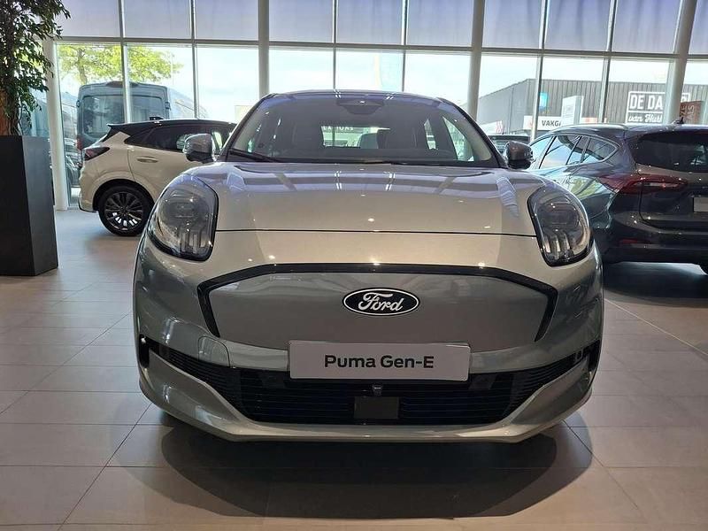 Grijs Nieuw 2025 Ford Puma Gen-E Premium SUV | € 35.045 - Afbeelding 1/3