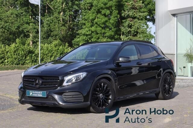 Zwart, metallic lak Gebruikt 2018 Mercedes GLA180 AMG SUV | € 22.950 (Eerlijke prijs) - Afbeelding 1/4