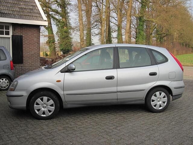 Occasion Nissan Almera Tino 114 PK (83 kW) 2003 Grijs MPV