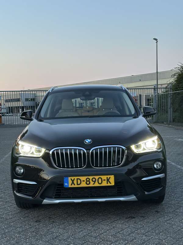 Bruin Gebruikt 2019 BMW X1 SUV | € 28.500 (Iets duurder) - Afbeelding 1/4