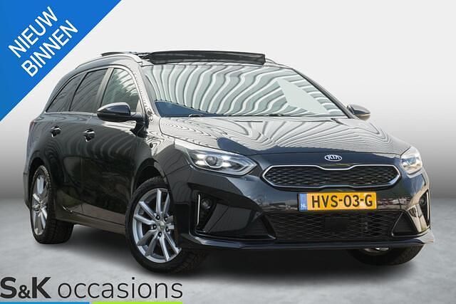 Zwart, metallic lak Gebruikt 2021 Kia Ceed Sportswagon Stationwagen | € 22.450 (Eerlijke prijs) - Afbeelding 1/4