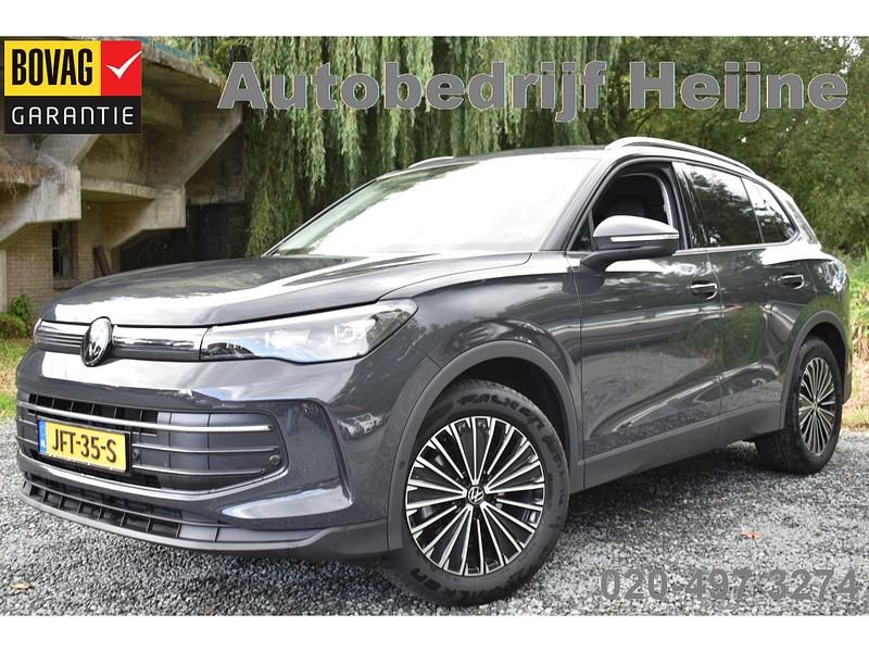 Grijs Gebruikt 2024 VW Tiguan Edition SUV | € 39.745 (Super prijs) - Afbeelding 1/4