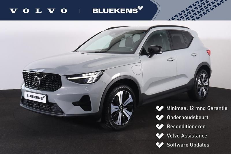 Grijs Gebruikt 2023 Volvo XC40 Plus SUV | € 41.900 (Eerlijke prijs) - Afbeelding 1/4