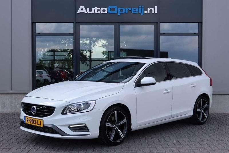 Wit Gebruikt 2018 Volvo V60 R-Design Stationwagen | € 19.745 (Eerlijke prijs) - Afbeelding 1/4