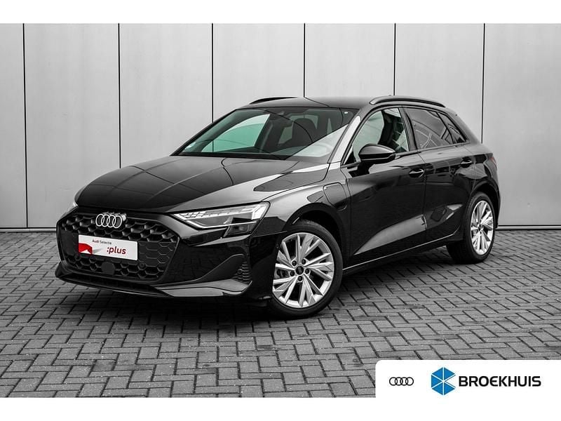 Zwart Occasion 2025 Audi A3 Sportback Advanced Hatchback | € 39.945 (Duur) - Afbeelding 1/4
