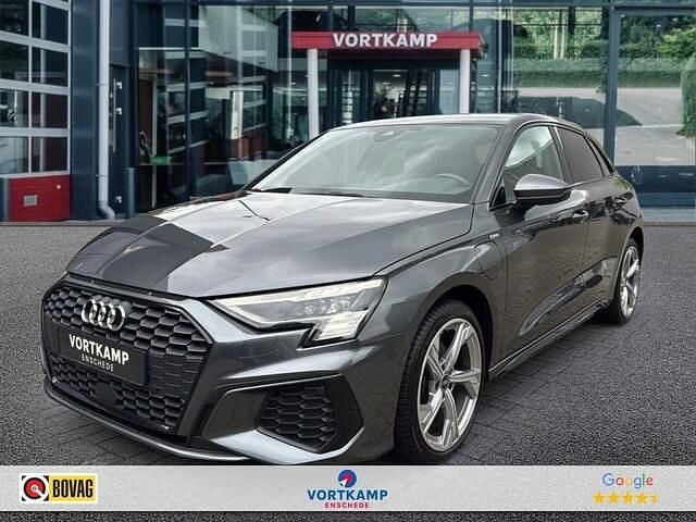Grijs Gebruikt 2021 Audi A3 S-Line Hatchback | € 29.950 (Eerlijke prijs) - Afbeelding 1/4