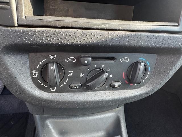 Grijs (metallic) Occasion 2005 Citroën C3 Hatchback | € 1.950 (Eerlijke prijs) - Afbeelding 1/3