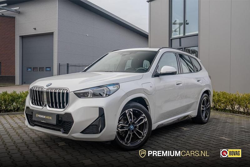 Wit (metallic) Occasion 2023 BMW X1 M Sport SUV | € 44.950 (Eerlijke prijs) - Afbeelding 1/4