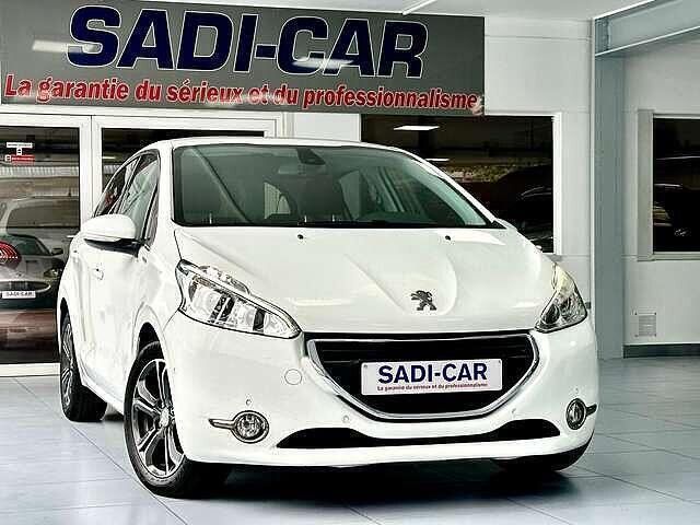 Wit Gebruikt 2013 Peugeot 208 Allure Hatchback | € 5.990 (Iets duurder) - Afbeelding 1/4