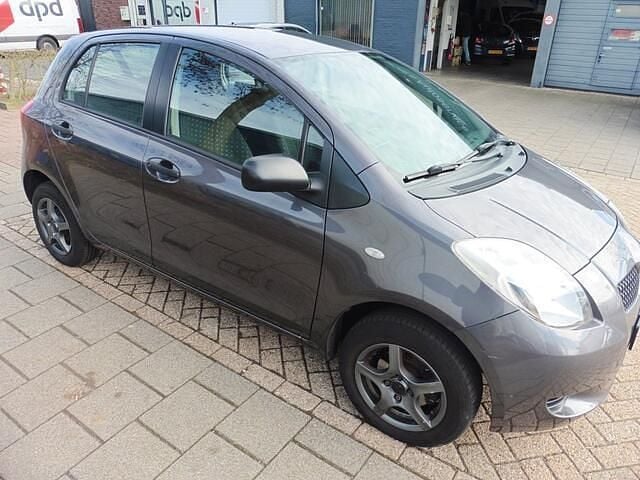 Occasion Toyota Yaris 69 PK (50 kW) 2008 Grijs (metallic) Hatchback