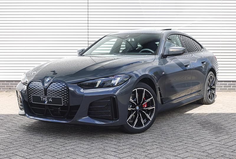 Grijs Nieuw 2025 BMW i4 Comfort Edition Sedan | € 73.544 (Eerlijke prijs) - Afbeelding 1/4