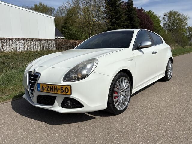 Wit Gebruikt 2012 Alfa Romeo Giulietta Distinctive Hatchback | € 5.999 (Eerlijke prijs) - Afbeelding 1/4