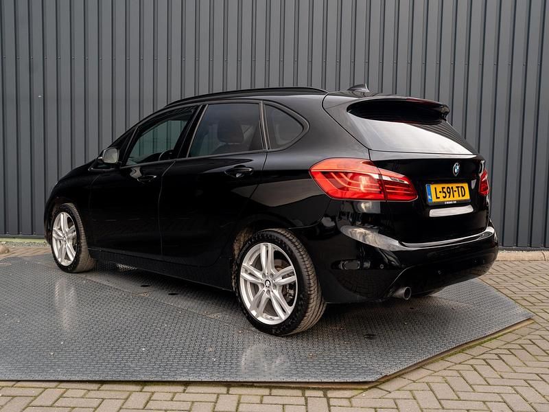 Occasion BMW 218 Executive 136 PK (100 kW) 2015 Zwart (metallic) Stationwagen