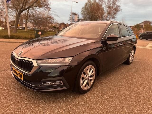 Zwart (metallic) Occasion 2020 Skoda Octavia Business Line Stationwagen | € 11.995 (Goede deal) - Afbeelding 1/4
