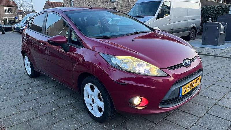 Paars Gebruikt 2009 Ford Fiesta Trend Hatchback | € 2.500 (Eerlijke prijs) - Afbeelding 1/4