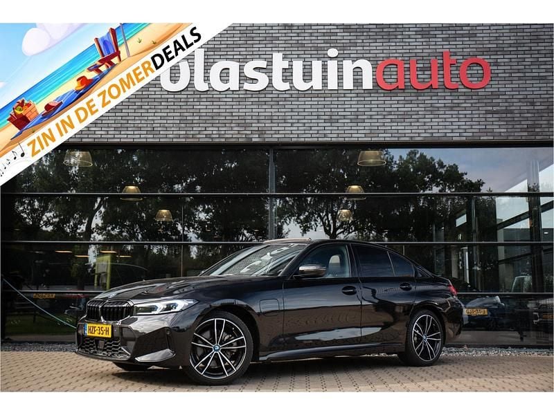 Zwart Gebruikt 2024 BMW 330 Executive Sedan | € 48.950 (Eerlijke prijs) - Afbeelding 1/4