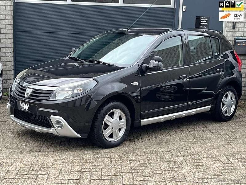 Zwart Gebruikt 2011 Dacia Sandero Hatchback | € 3.950 (Iets duurder) - Afbeelding 1/4