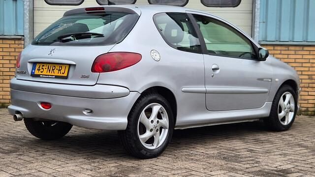 Occasion Peugeot 206 Quiksilver 89 PK (65 kW) 2004 Grijs Hatchback