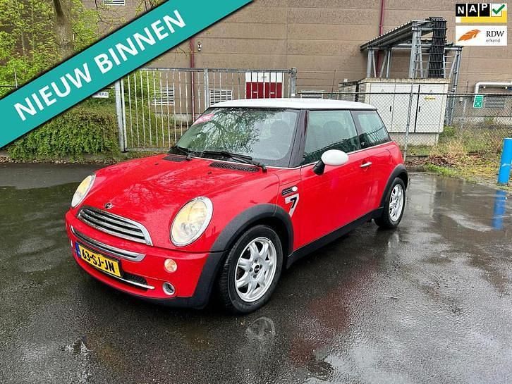 Rood Gebruikt 2006 Mini Cooper Seven Hatchback | € 2.749 (Duur) - Afbeelding 1/4