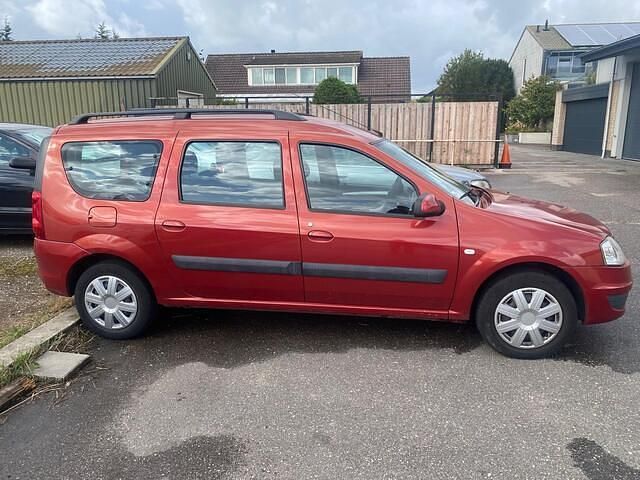 Occasion Dacia Logan MCV Lauréate 105 PK (77 kW) 2009 Rood MPV
