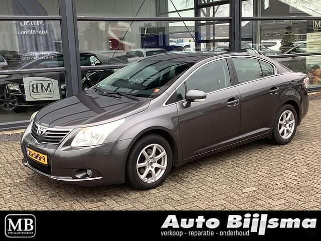 Grijs Gebruikt 2009 Toyota Avensis Sedan | € 5.499 (Goede deal) - Afbeelding 1/4
