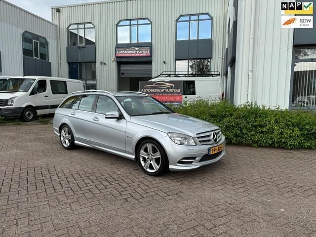 Grijs, metallic lak Gebruikt 2010 Mercedes C180 Avantgarde Stationwagen | € 8.995 (Eerlijke prijs) - Afbeelding 1/4