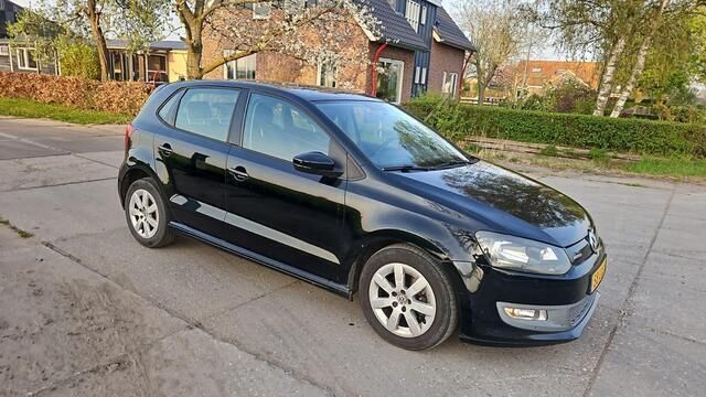 Zwart Gebruikt 2010 VW Polo Hatchback | € 2.800 (Eerlijke prijs) - Afbeelding 1/4