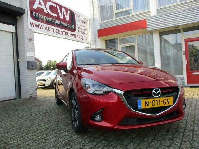 Rood Gebruikt 2015 Mazda 2 Hatchback | € 10.902 (Goede deal) - Afbeelding 1/4