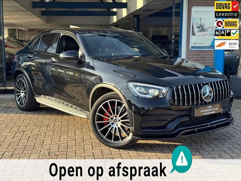 Zwart (metallic) Gebruikt 2019 Mercedes 200 Premium Plus Coupé | € 38.500 - Afbeelding 1/4