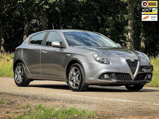 Grijs Gebruikt 2017 Alfa Romeo Giulietta Hatchback | € 13.899 (Goede deal) - Afbeelding 1/4